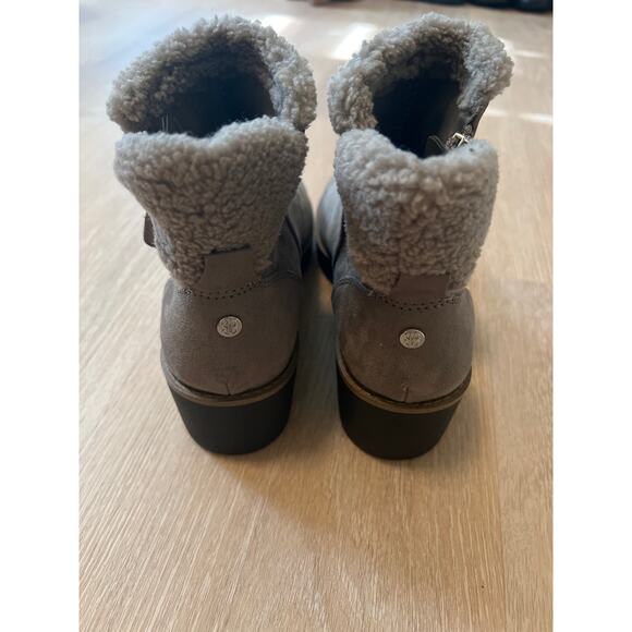 Bandolino Gray Chelsea Boots Suede Size 8.5 Women Wedge - Picture 4 of 8